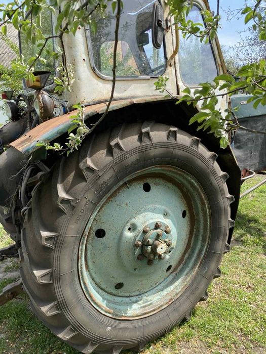 Трактор ЮМЗ-6 у гарному стані