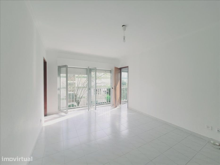 Apartamento T2 em Massamá