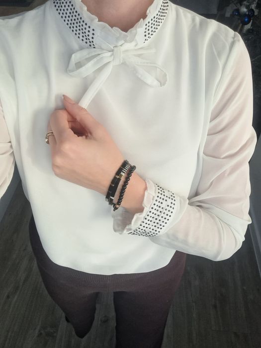 Elegancka bluzka szyfonowa, rozmiar S/M, biała ze zdobieniem