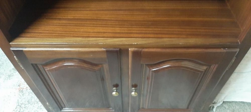 Vendo Secretária + Estante