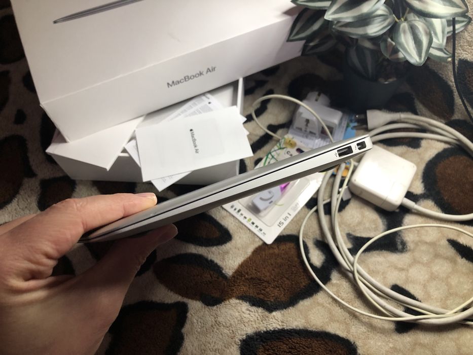 Макбук Macbook Air працює супер