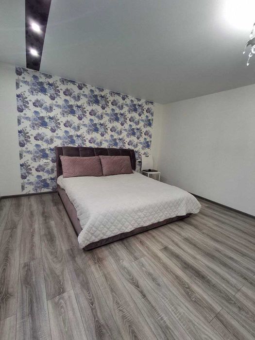 Простора 3-кімнатна квартира, район Польова