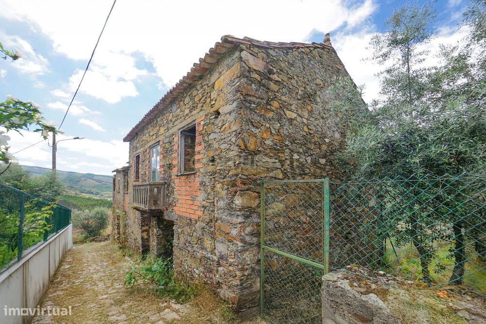 Moradia - Alvares