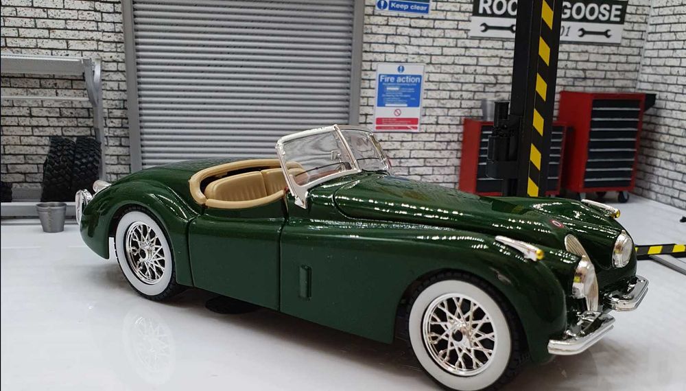 Jaguar Xk 120 (1951) 1/24 Bburago (новая)