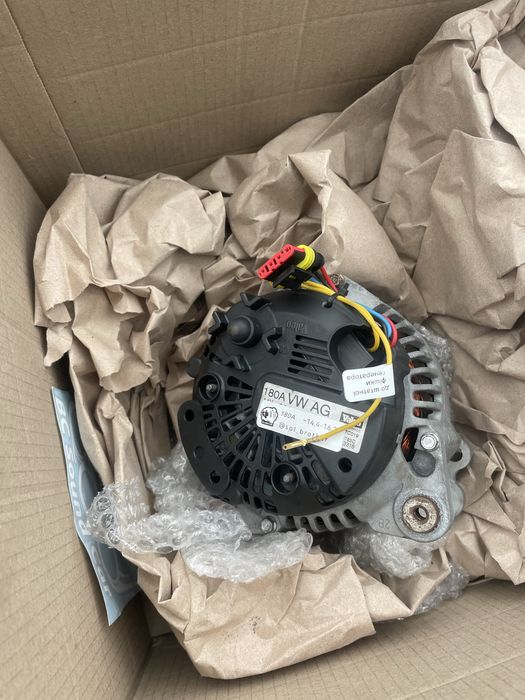 Генератор Valeo с регулятором