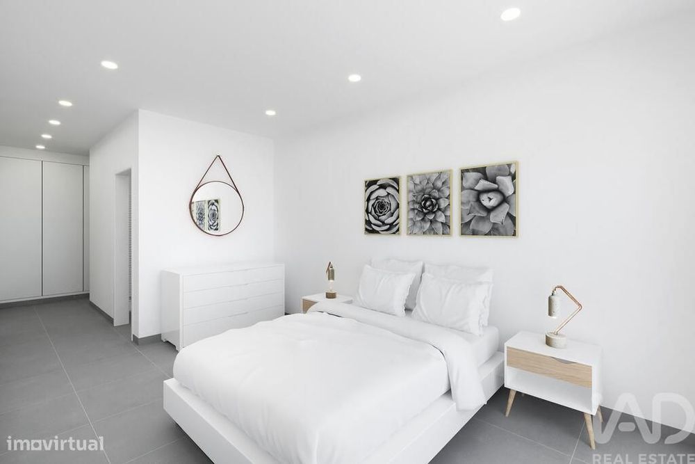 Apartamento T3 em Mexilhoeira Grande de 118,00 m2