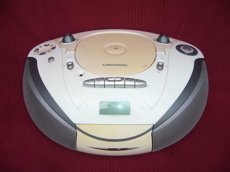 Radiomagnetofon Grundig z odtwarzaczem CD / MP3