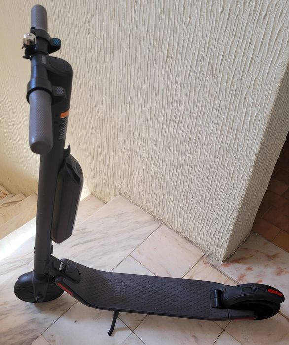 Trotineta SEGWAY Ninebot ES2 c/Bareria extra e Capacete