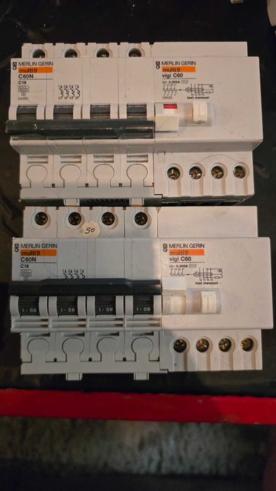 Lote Material electrico Merlin Gerin, disjuntores, diferencias, interruptores