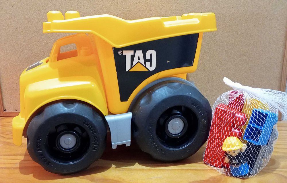 Camião basculante grande CAT.