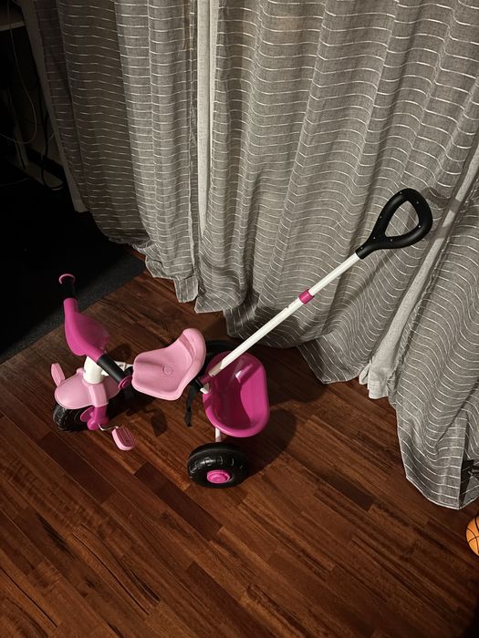 Triciculo rosa para criança