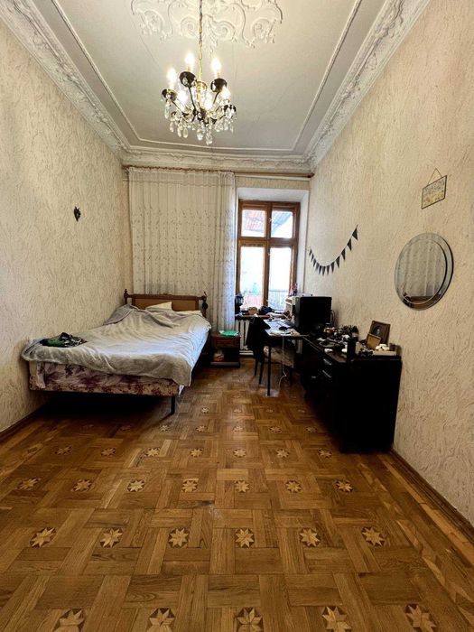 4-кімнатна квартира в історичному центрі міста на вул. Пастера