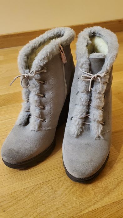 Теплі стильні черевички на танкетці