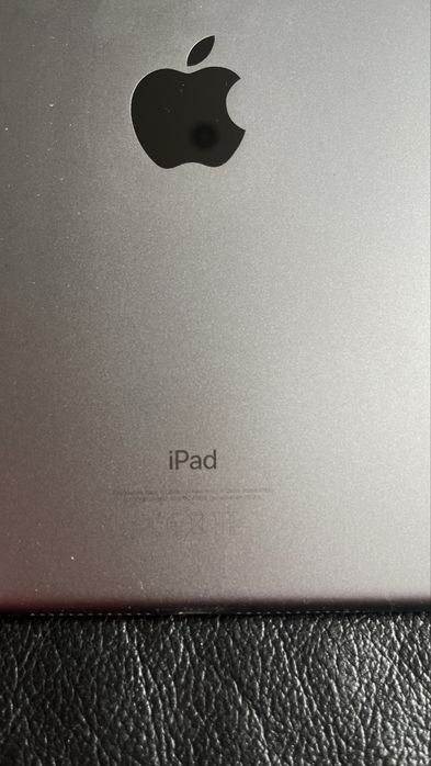 Ipad 6th generation i ipad wifi cell 16 Gb