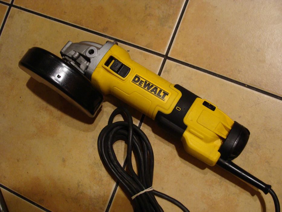 Szlifierka  kątowa Dewalt DWE4257  1 500 W reg.obrotów