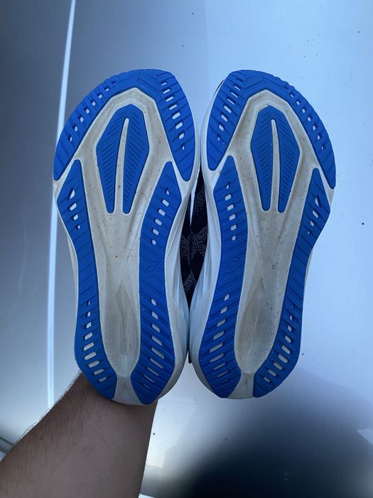 Бігові кросівки Asics novablast 5