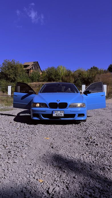 Продам BMW E39 520i