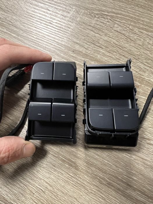 Оригінальні кнопки склопідіймача Tesla, водійські двері 1081037-04-H