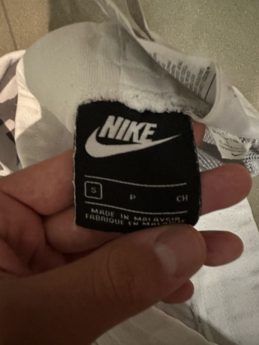 Biała bluza Nike