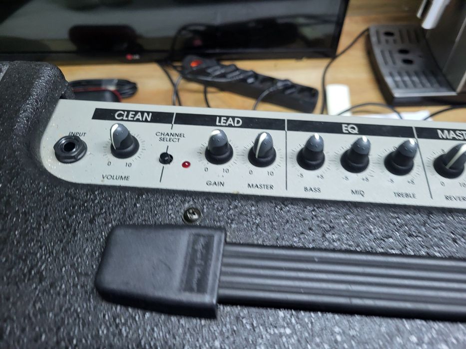 комбопідсилювач для гітар.