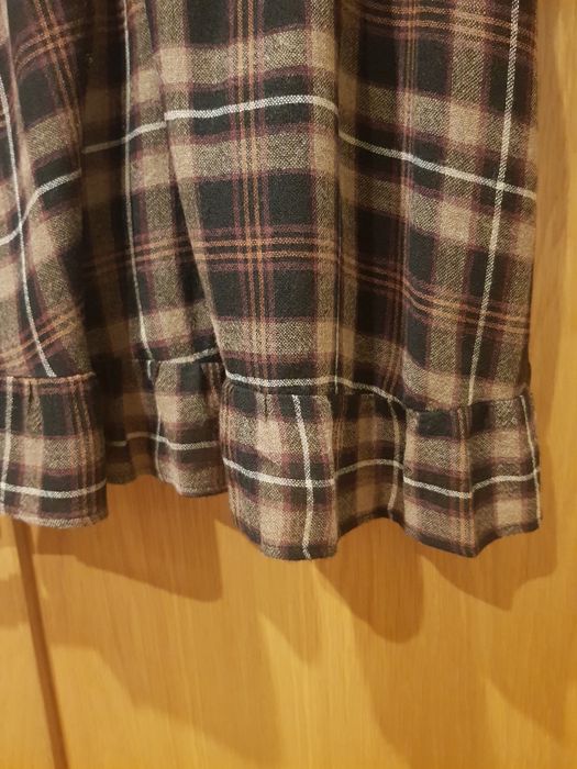 Vestido em xadrez com decote trespasse da Zara