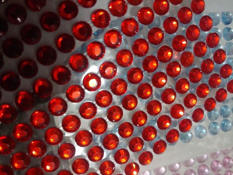 Декор стразы самоклейка 540