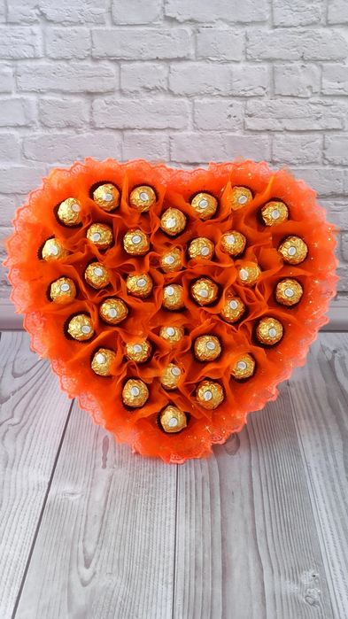Букет з цукерок Ferrero Rocher 34 шт серце подарунок на 8 Березня
