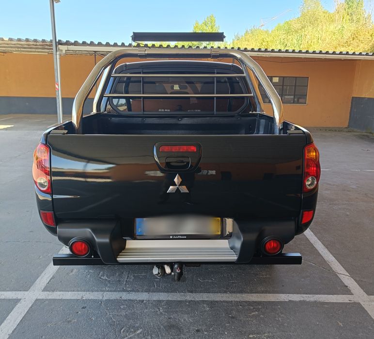 Mitsubishi L200 4x4 com 154 mil km reais.