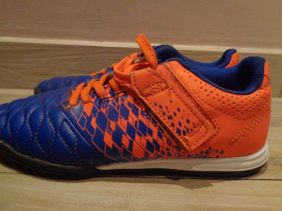 Buty sportowe Nike Kipsta Dechatlon dla chłopca roz. 33 jak nowe