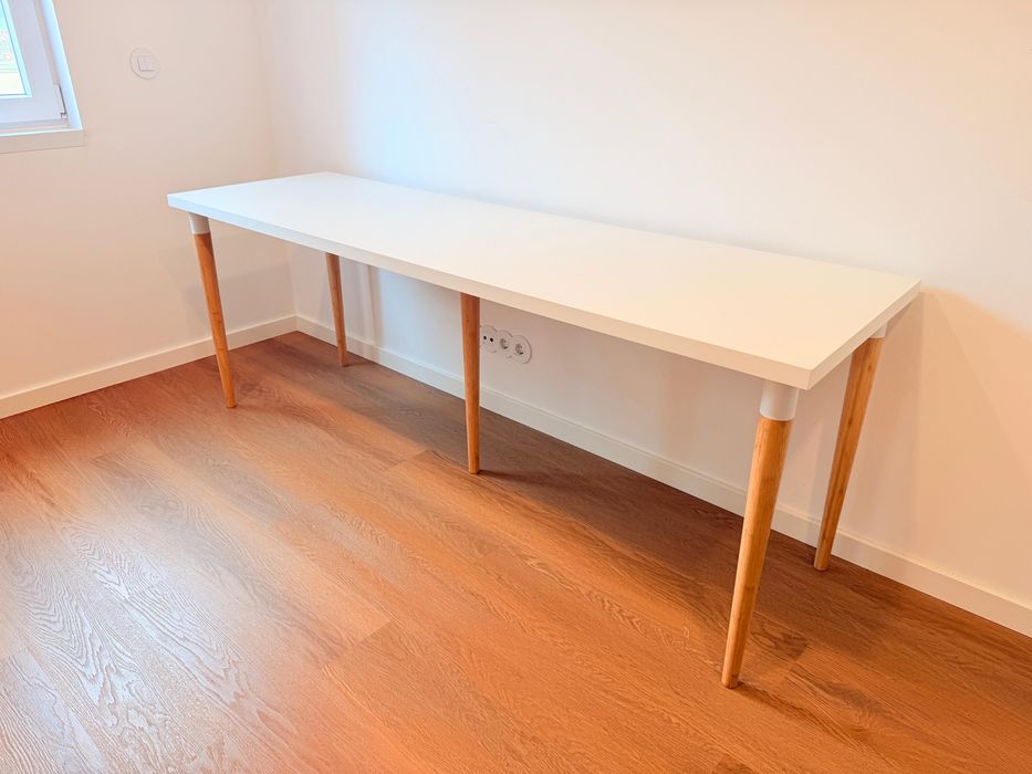 Secretária IKEA LAGKAPTEN 200x60 com 5 pés HILVER Bambu em excelente estado
