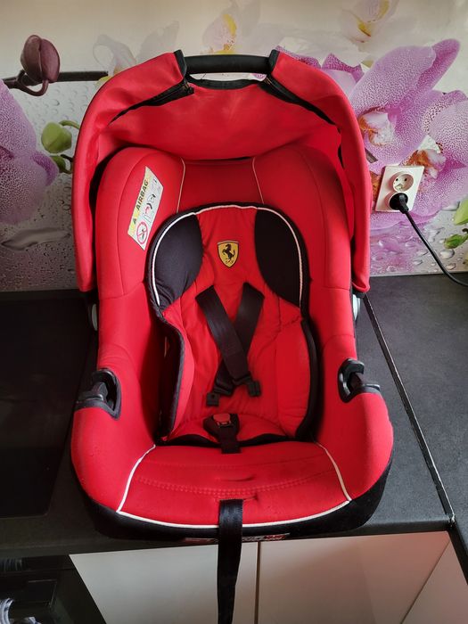 Fotelik samochodowy Nosidełko Ferrari