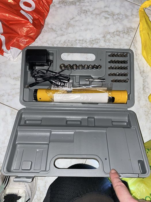 Parafusadora Einhell Bavaria 4,8V com mala