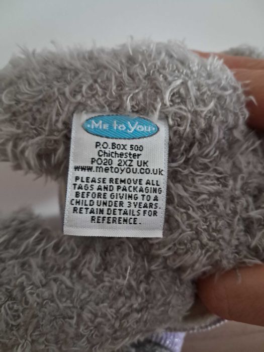 Ursinho de peluche com casaco lilás