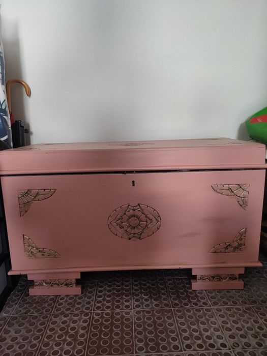 Vai, Arca de madeira com detalhes dourado
