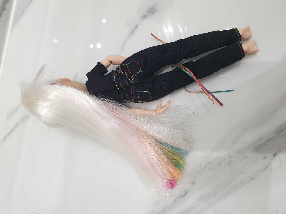 Lalka Rainbow High Junior Amaya Raine Doll kolorowe włosy tęczowe