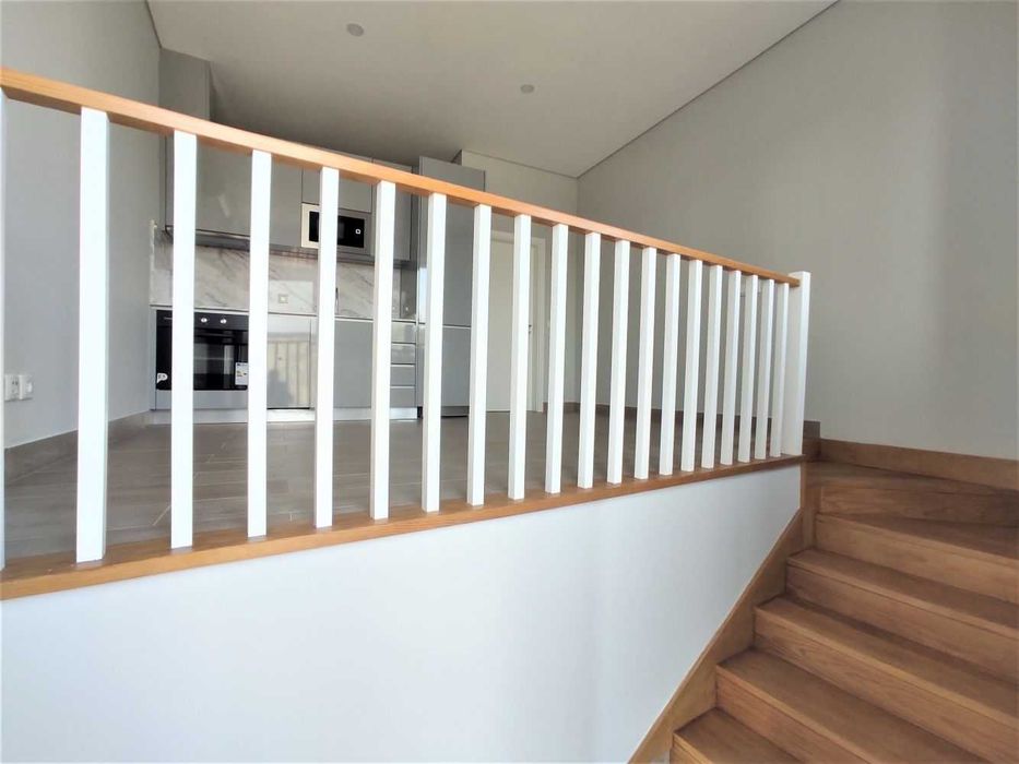 Apartamento com Entrada Independente ao Amial – Porto