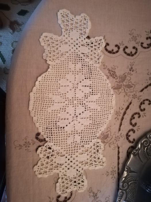 Várias peças de coleção estanho gesso e rendas