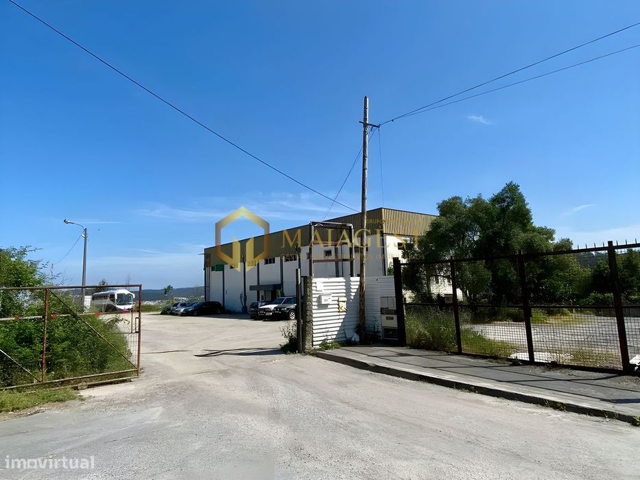 Armazém com Amplo Terreno e Potencial de Construção em Ermesinde