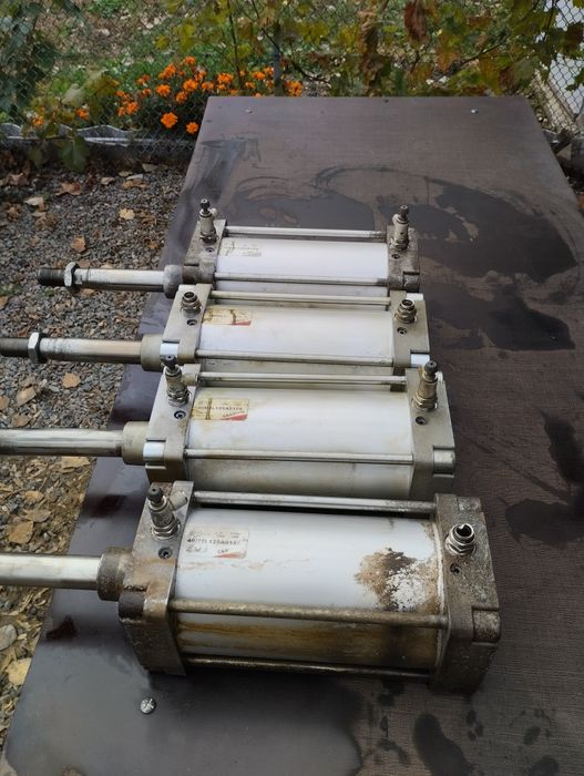 Продам б/у пневмоцилиндр CAMOZZI 40М2L125A0150