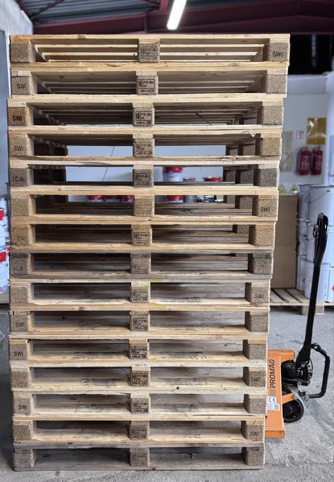 Palety drewniane 30 szt. całe i nieuszkodzone.