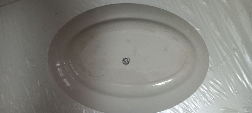prato oval em cerâmica.