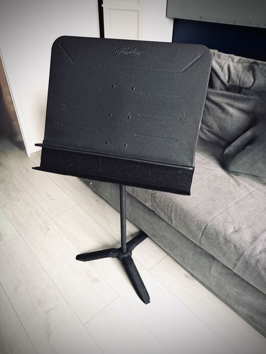 Hamilton KB95ES-1 pulpit orkiestrowy z podwójną półką – solidny, regulowany