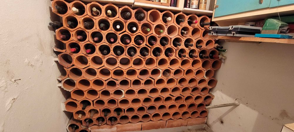 Garrafeira em tijolo