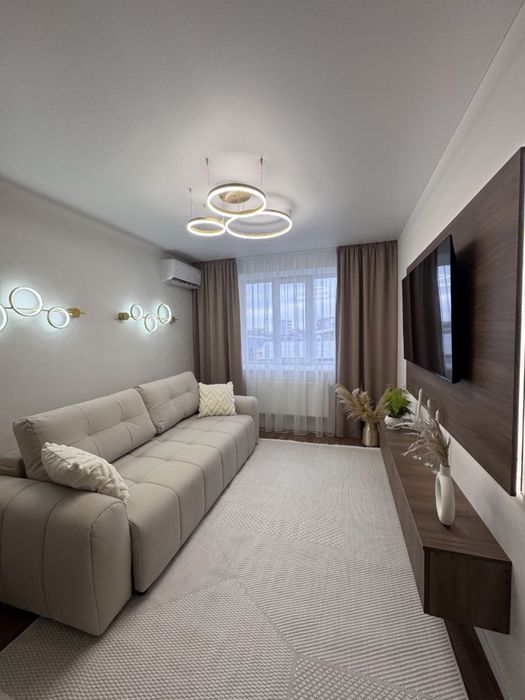 Дизайнерська 2-кімнатна квартира в самому центрі Івано-Франківська