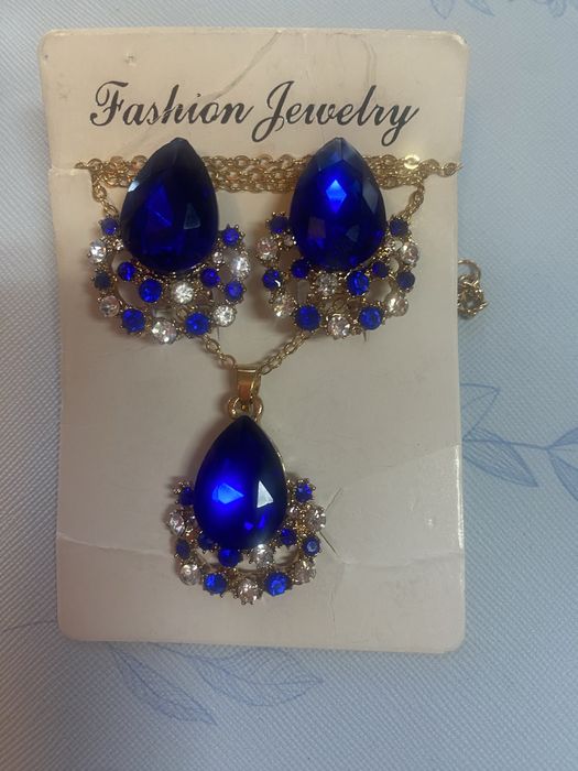 Efektowny naszyjnik z  kolczykami