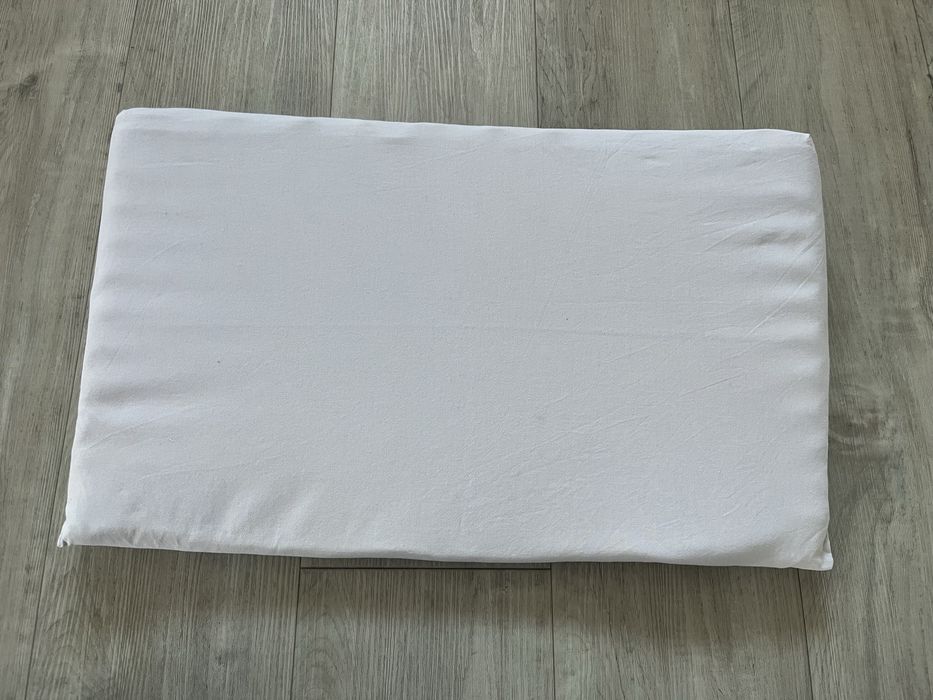 Poduszka klin do łóżeczka + poszewka