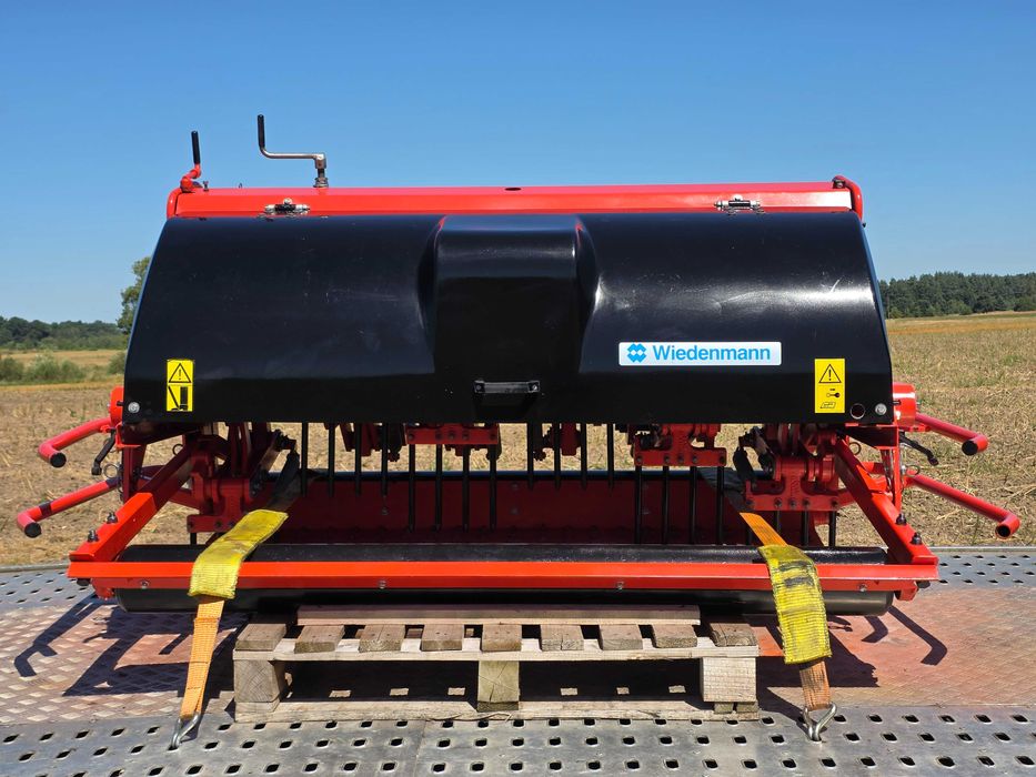 Aerator Wiedenmann Terra Spike G6 160 John Deere PIASKARKA Top dresser RINK Napowietrzanie TURFCO wertykulator TORO piaskowanie SISIS Redexim