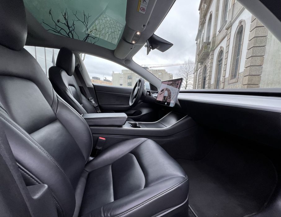 Tesla Model 3  325CV