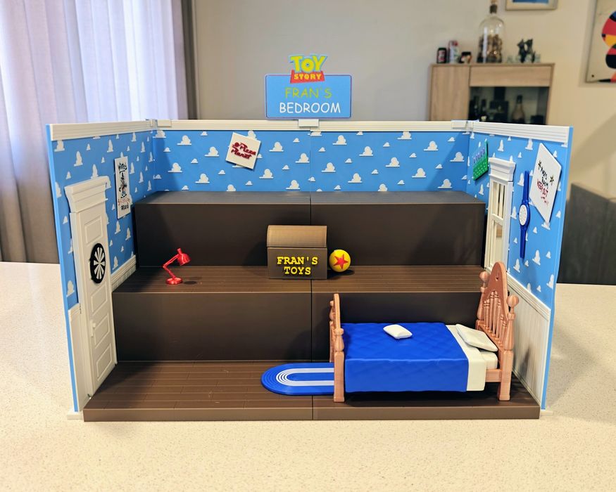 Expositor Diorama Toy Story 5 Andy's Bedroom personalizável