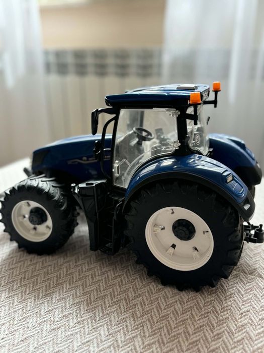 Traktor New Holland BRUDER